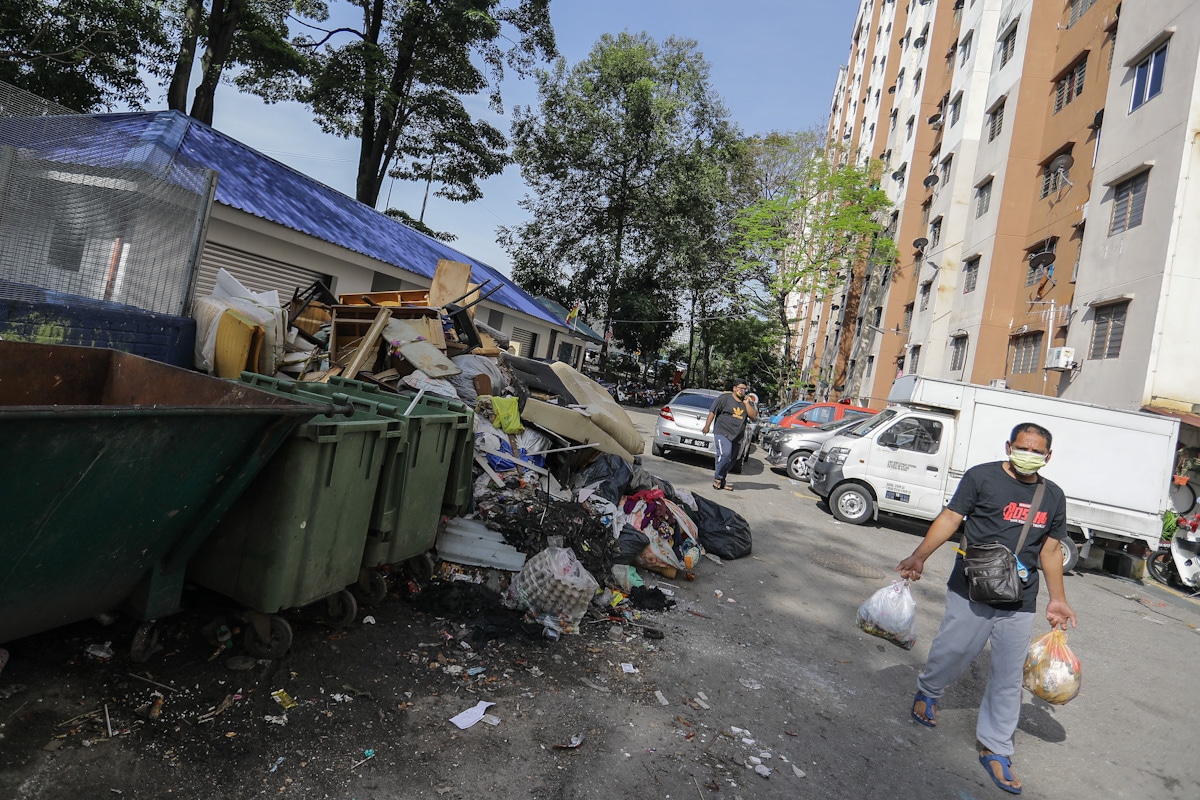 Penghuni PPR Lembah Subang 1 resah 'hidup' dalam sampah