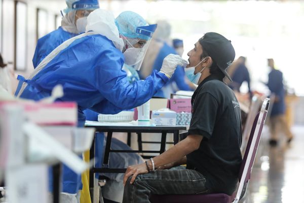 தாமான் ஸ்ரீ மூடாவில் கோவிட்-19 சோதனைக்கு பொதுமக்கள் ஆதரவு- 2,000 பேரை பரிசோதிக்க இலக்கு