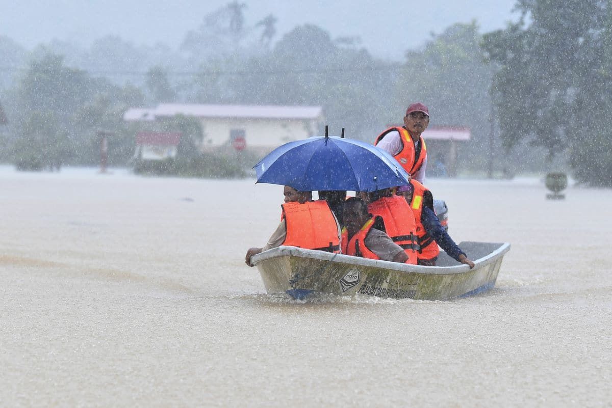 Flood situation worsens, almost 50,000 evacuated