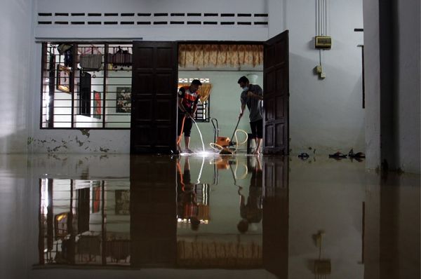 Flood situation worsens in Sabah, Johor recovers from disaster
