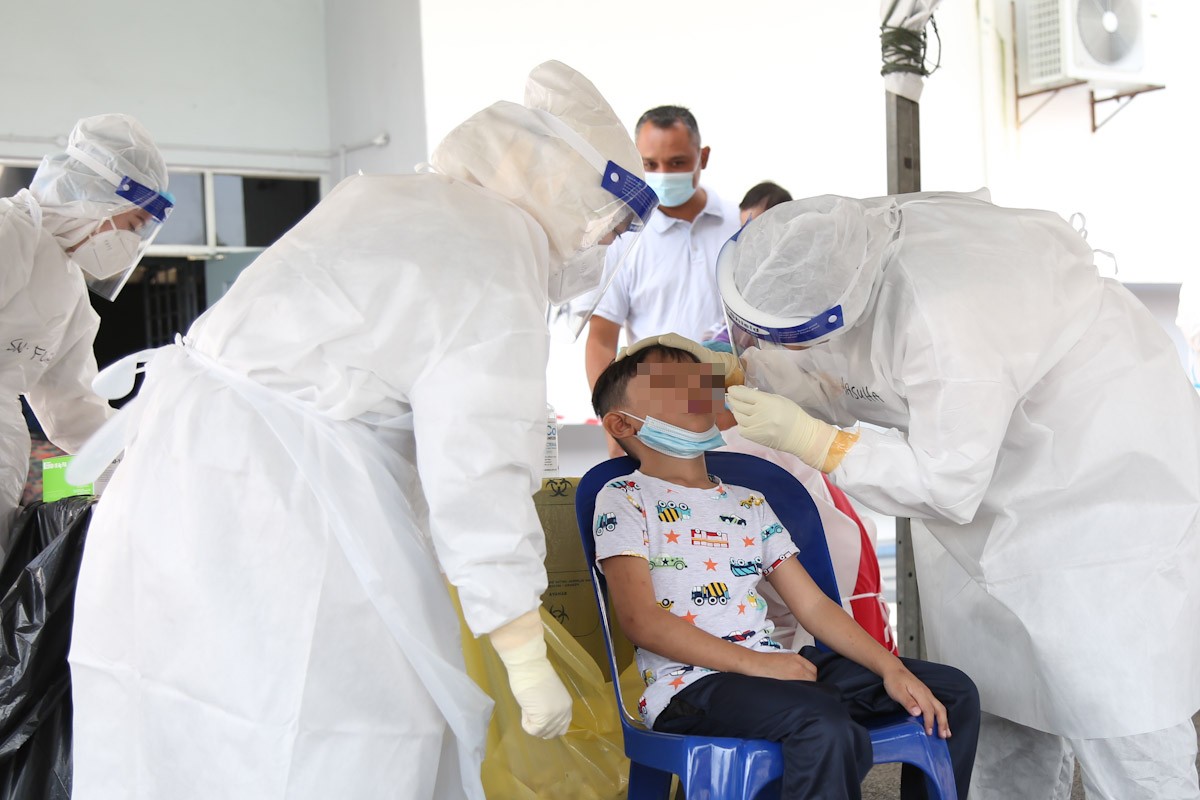 மலேசிய பராமரிப்பு ஊழியர்களில் மனச்சோர்வு மற்றும் பணிச்சுமை ஆபத்தான அளவில் உயர்ந்துள்ளது — ஆய்வு