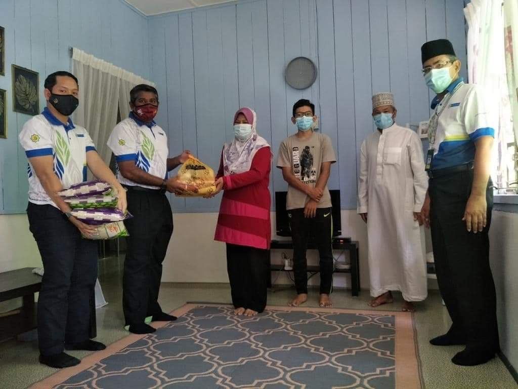 Lima keluarga asnaf di Klang terima bantuan makanan bulanan