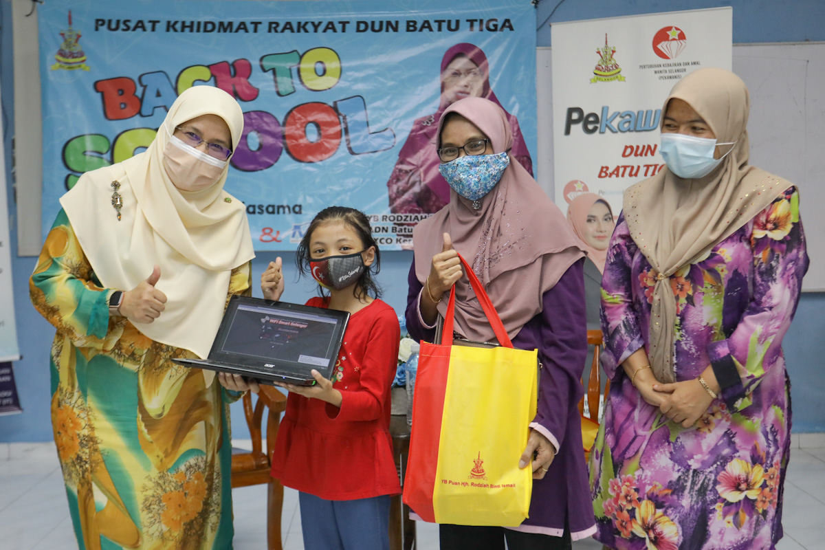 DUN Batu Tiga agih alatan sekolah, bantu 514 pelajar kurang mampu