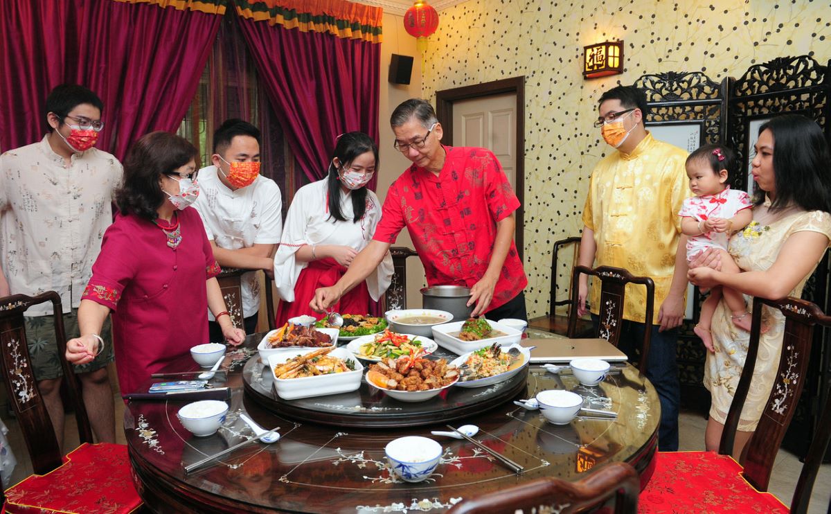 Chinese New Year reunion dinners held on moderate scale
