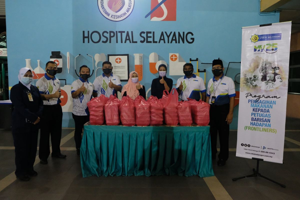 LZS distributes food packs to 1,250 hospital frontliners in Selangor