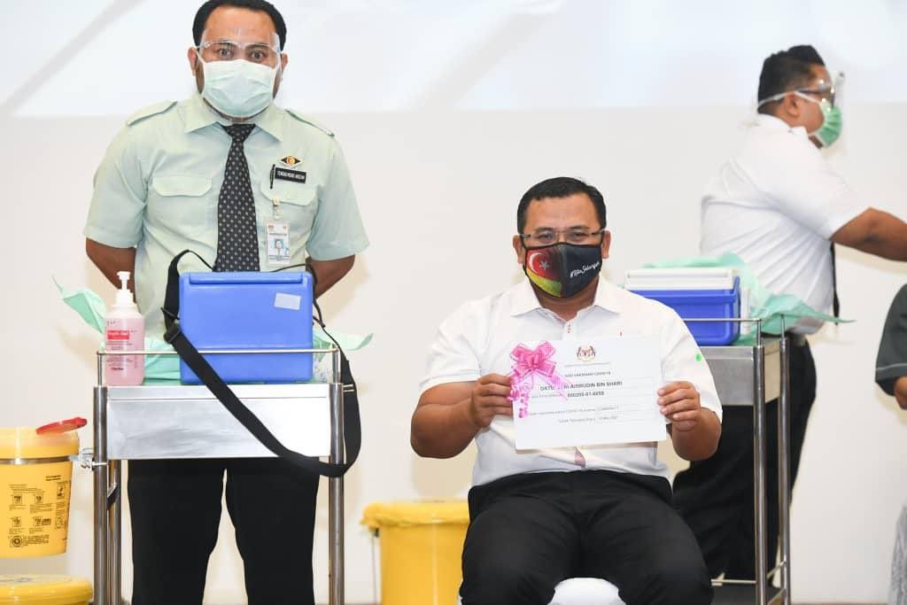 MB, anggota Majlis Keselamatan Negeri terima suntikan vaksin