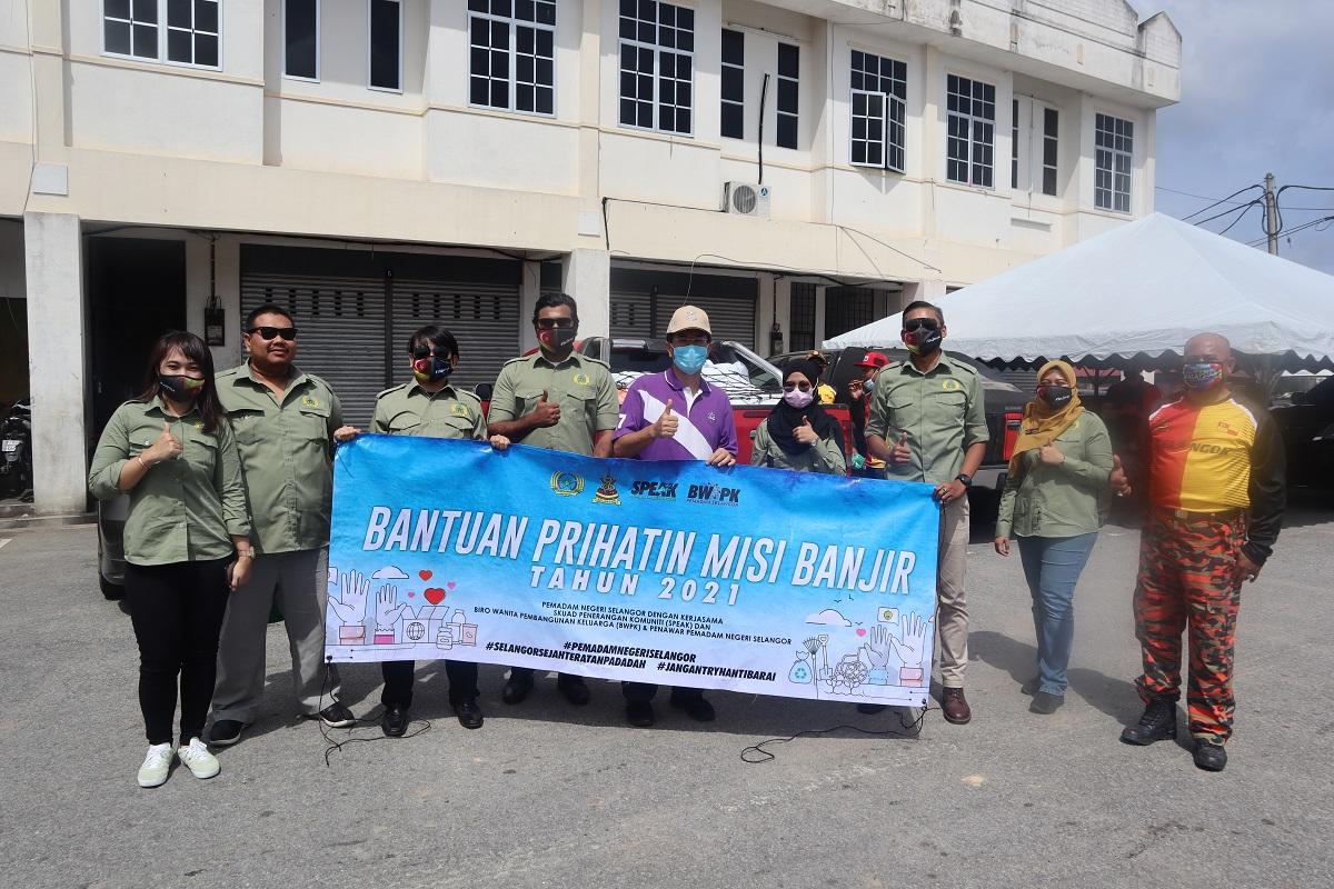Pemadam Selangor sumbang RM10,000 bantu mangsa bah Pahang