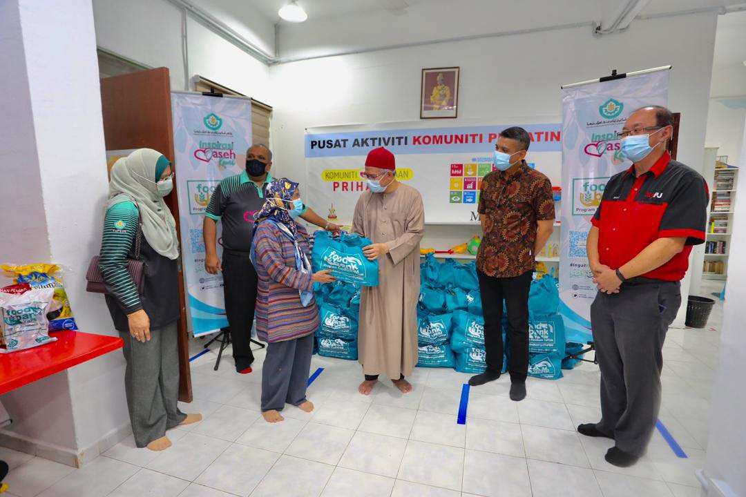 YaPEIM sumbang juadah bantu B40 di Desa Mentari