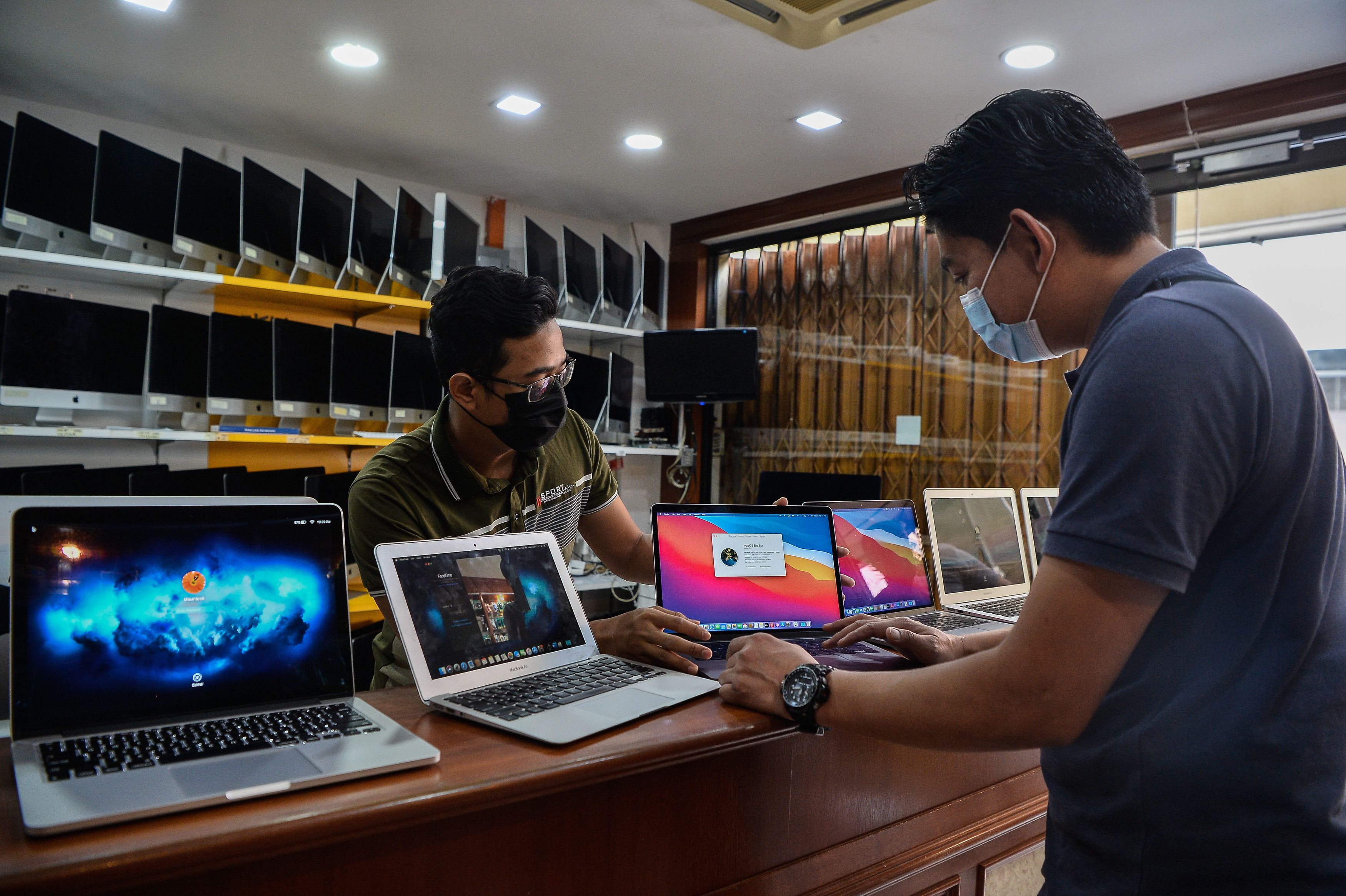 槟3公司涉嫌使用盗版软件 遭贸消部扣押5电脑3笔电