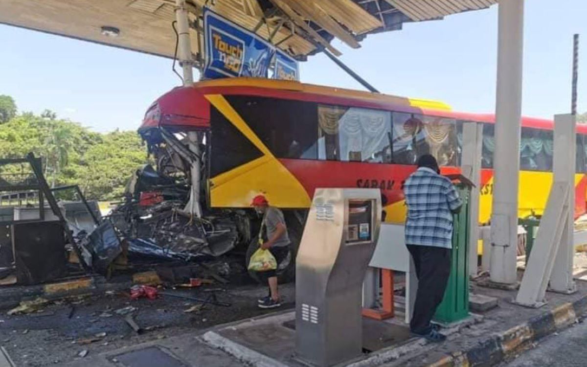 Bus ferrying Covid-19 patients crashes, driver himself tests positive