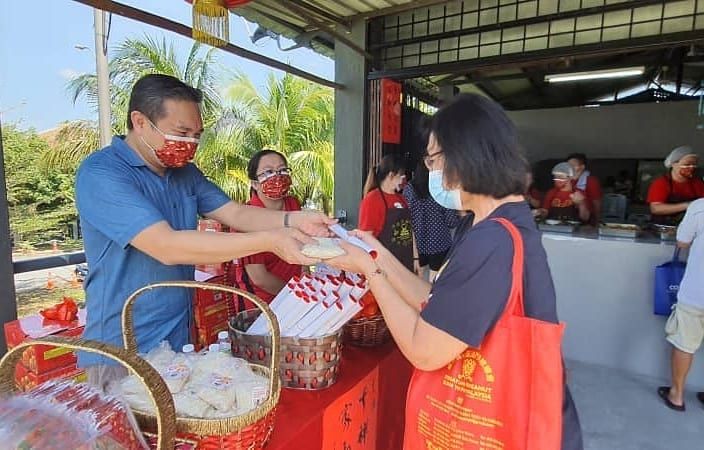 黄思汉采取沿户分派物资措施 确保有困难者受惠