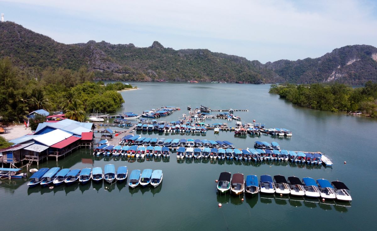 Newlyweds, entourage compounded for violating SOPs in Langkawi