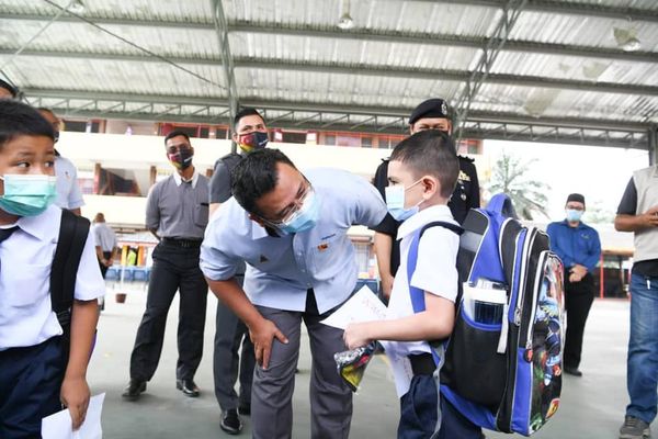 学校爆12活跃感染群 雪政府下周起学校周遭筛检