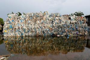 Selangor to enforce plastic bag ban from Friday to Sunday starting next year