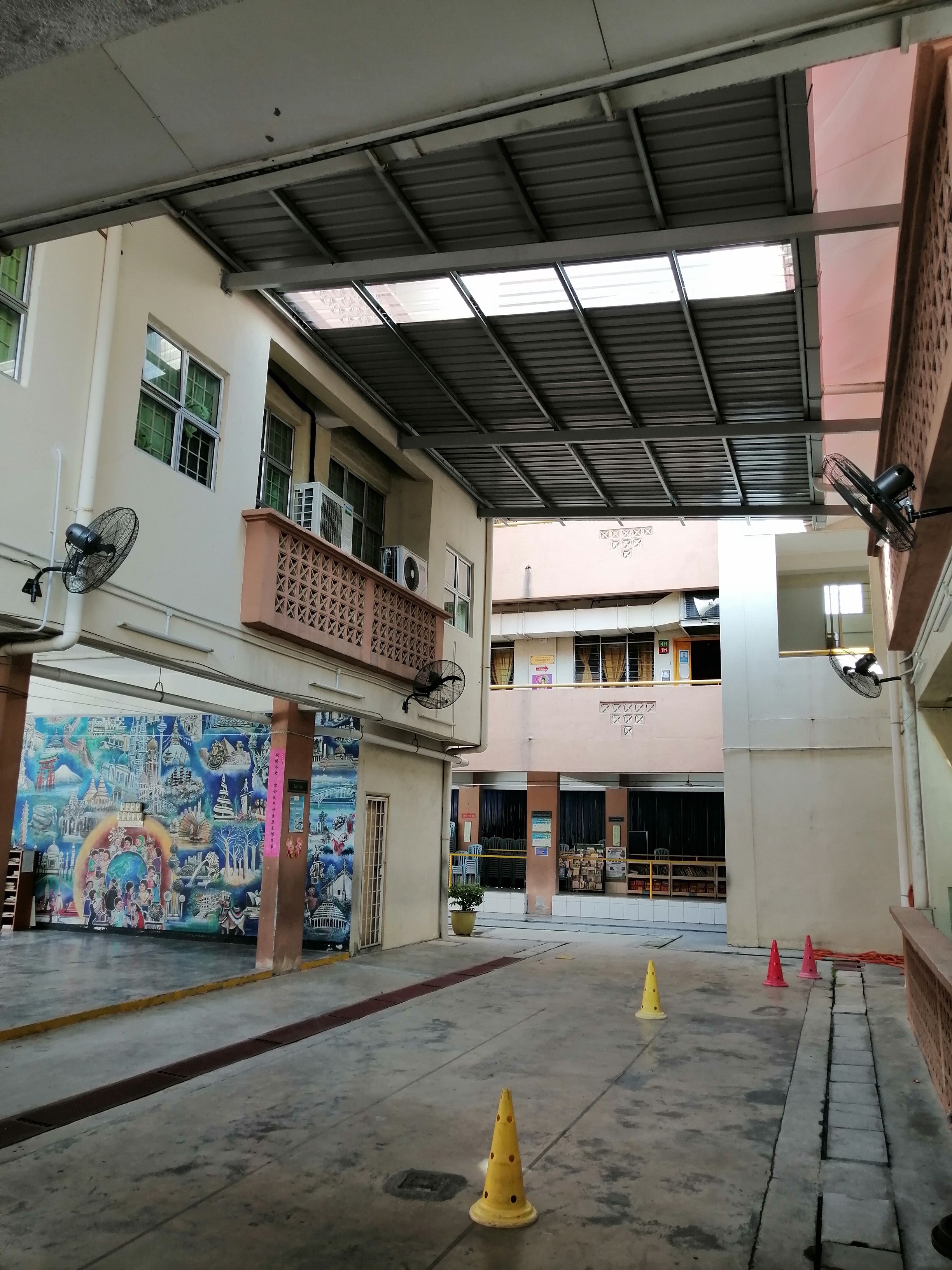 检讨指南加速兴建新学校   林慧英：没计划增爱国课纲