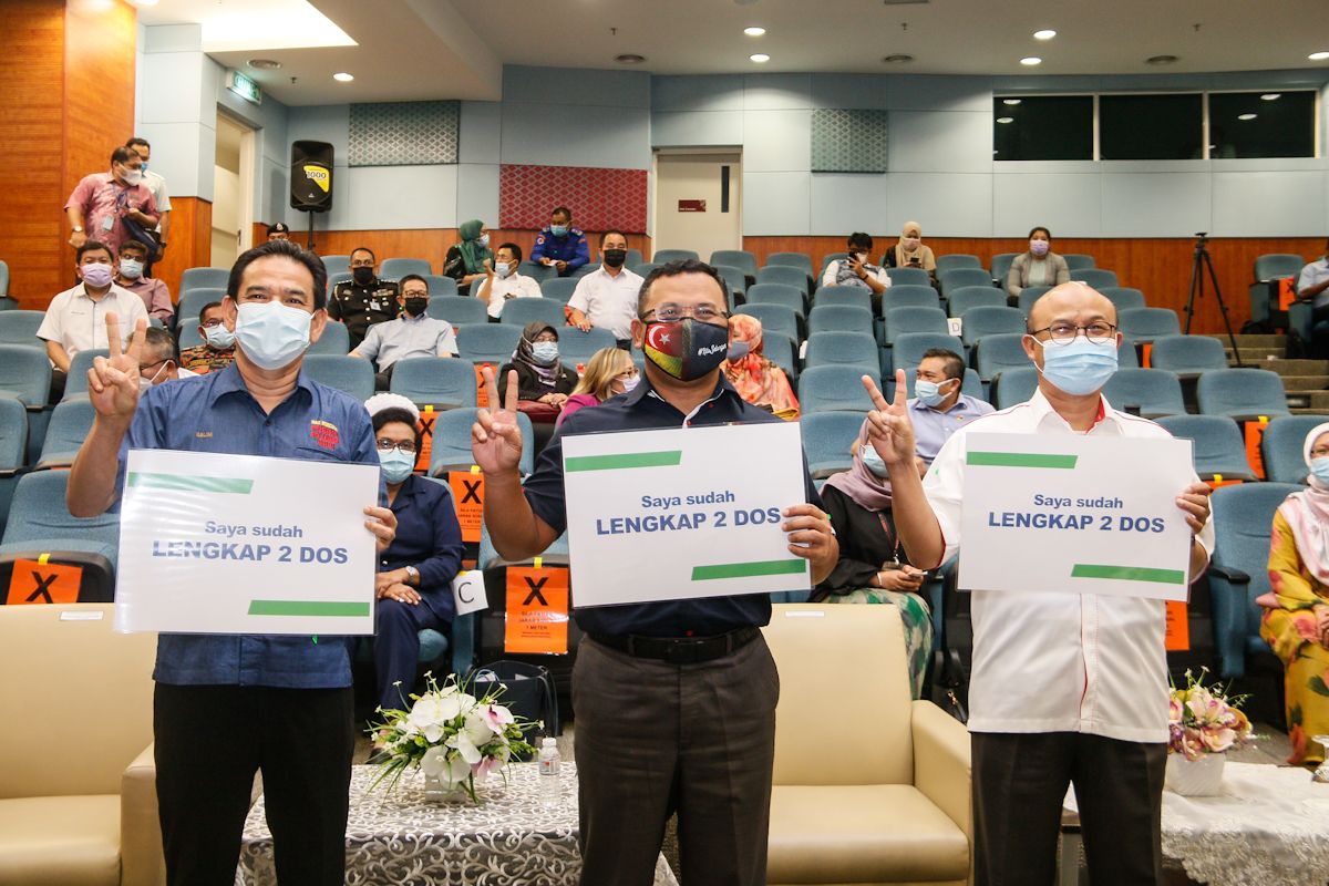 Hampir semua wakil rakyat Selangor disuntik dos pertama vaksin