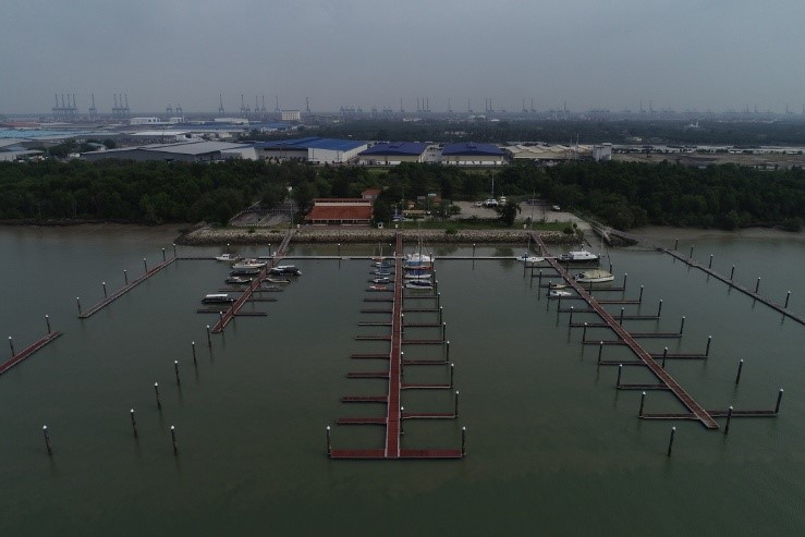 Tongkang hanyut langgar jeti Marina Pulau Indah