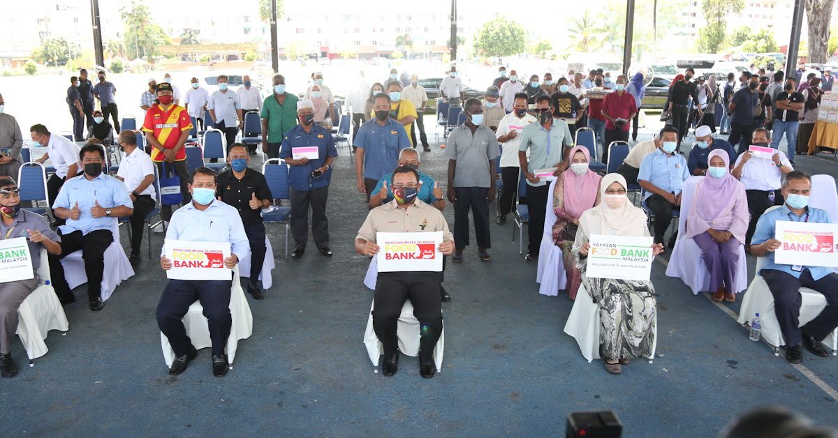 Hampir 8,000 pemandu bas, teksi terima bantuan makanan enam bulan