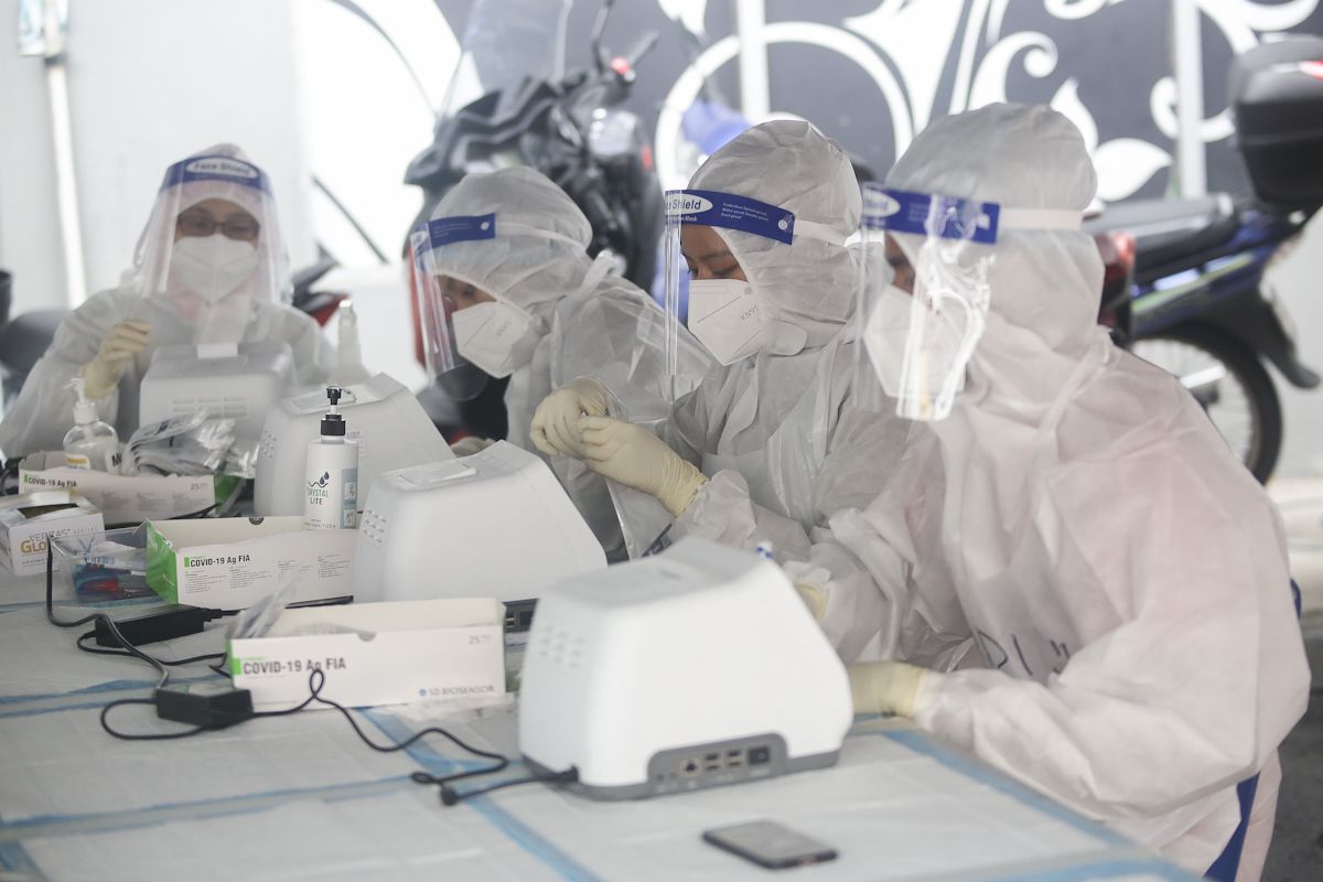 Pelajar, guru sertai saringan percuma sebelum masuk sekolah