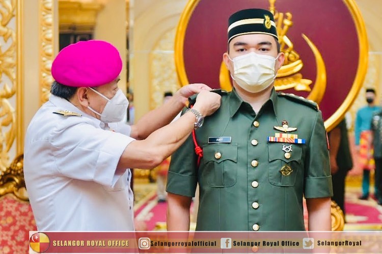 Sultan Sharafuddin attends rank conferment ceremony for Raja Muda of Selangor