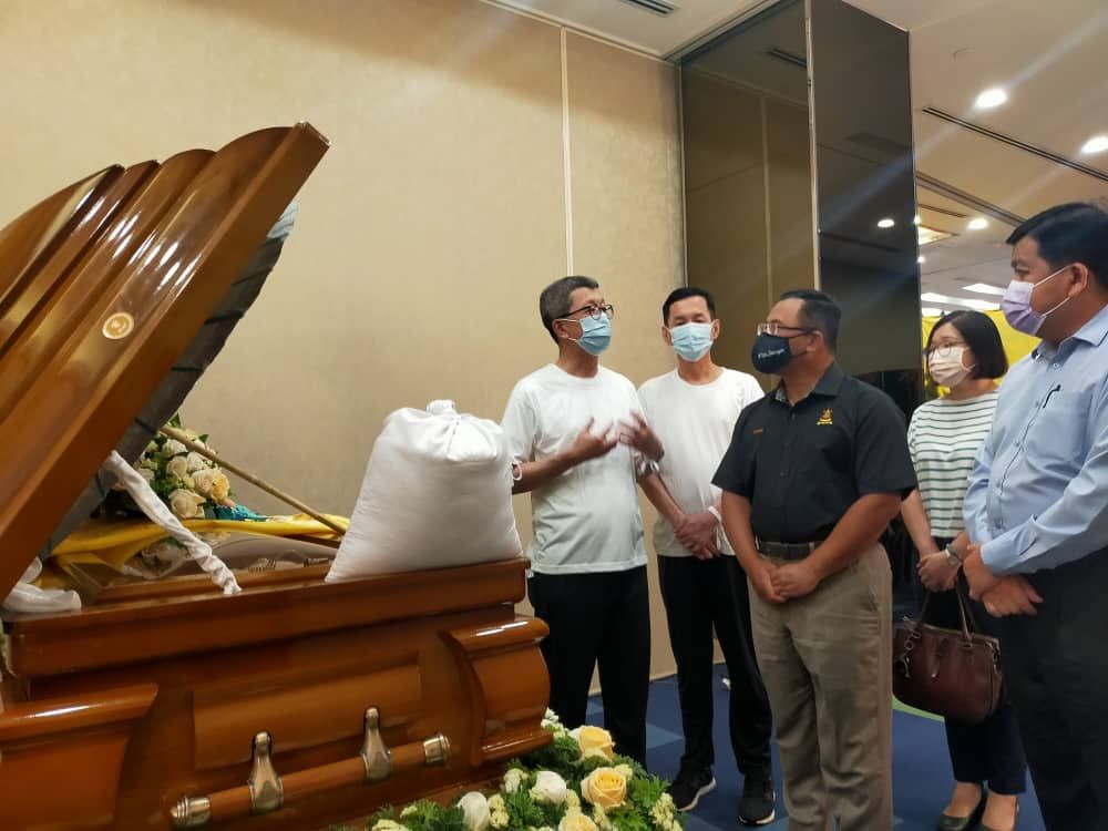 雪大臣昨慰问林木生家属