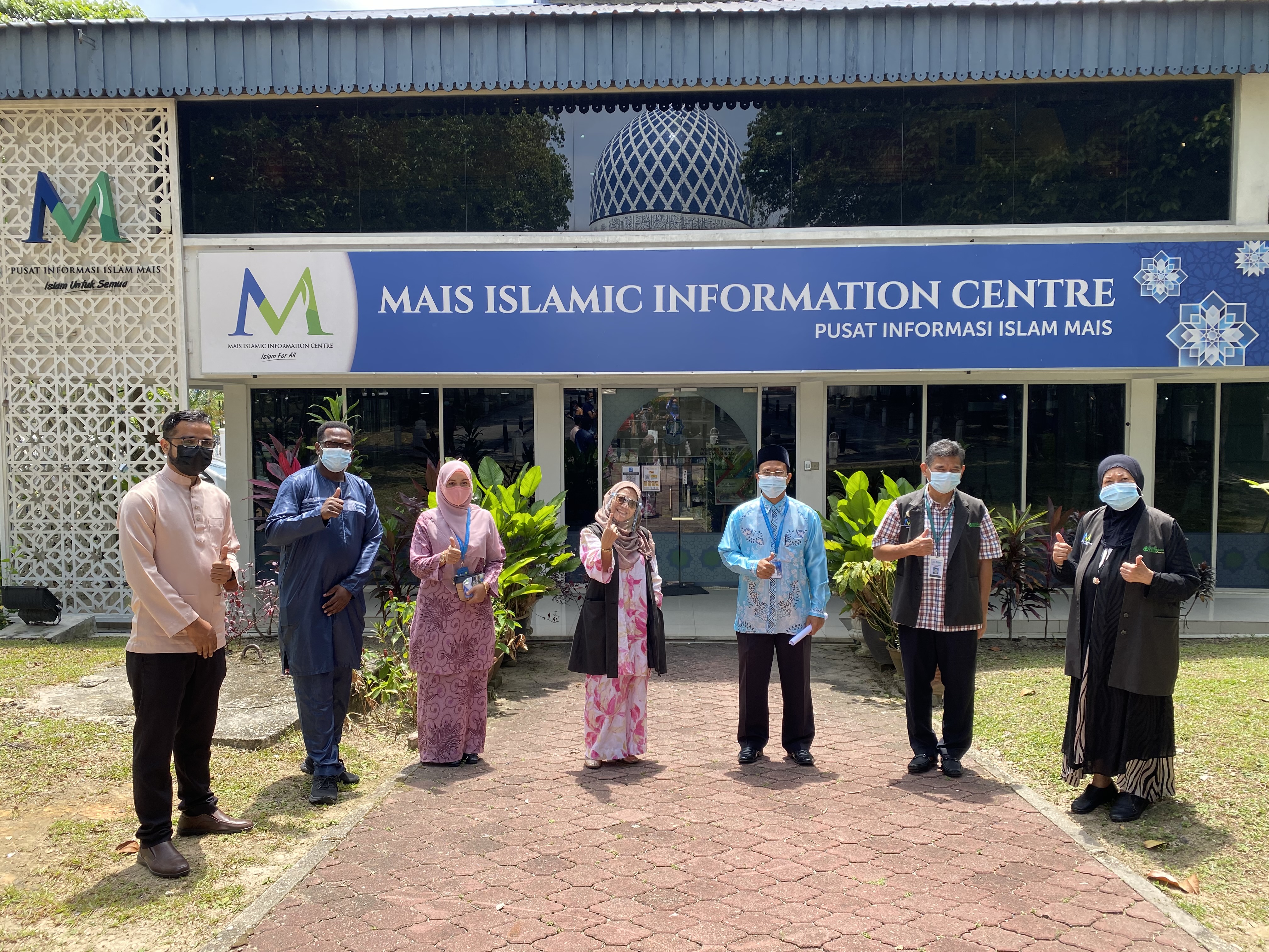 Pelancong asing antara 20 individu masuk Islam di pusat informasi Mais