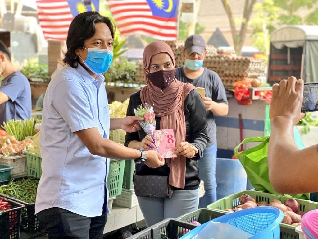 Hargai wanita, ADN Kota Anggerik edar 200 kuntum ros