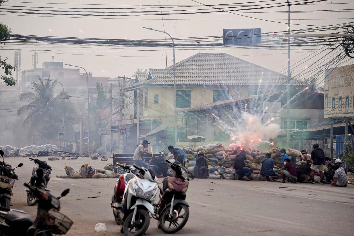 US orders diplomats to leave Myanmar amid crackdown