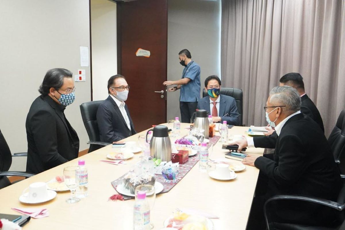 Probe into claims MPs extorted to quit party, Anwar tells MACC