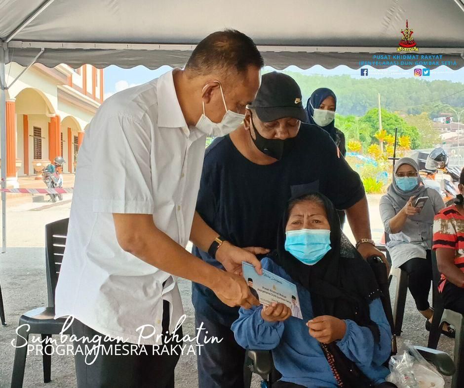 Penyelaras DUN Gombak Setia agih 3,500 bantuan makanan, 16 komputer