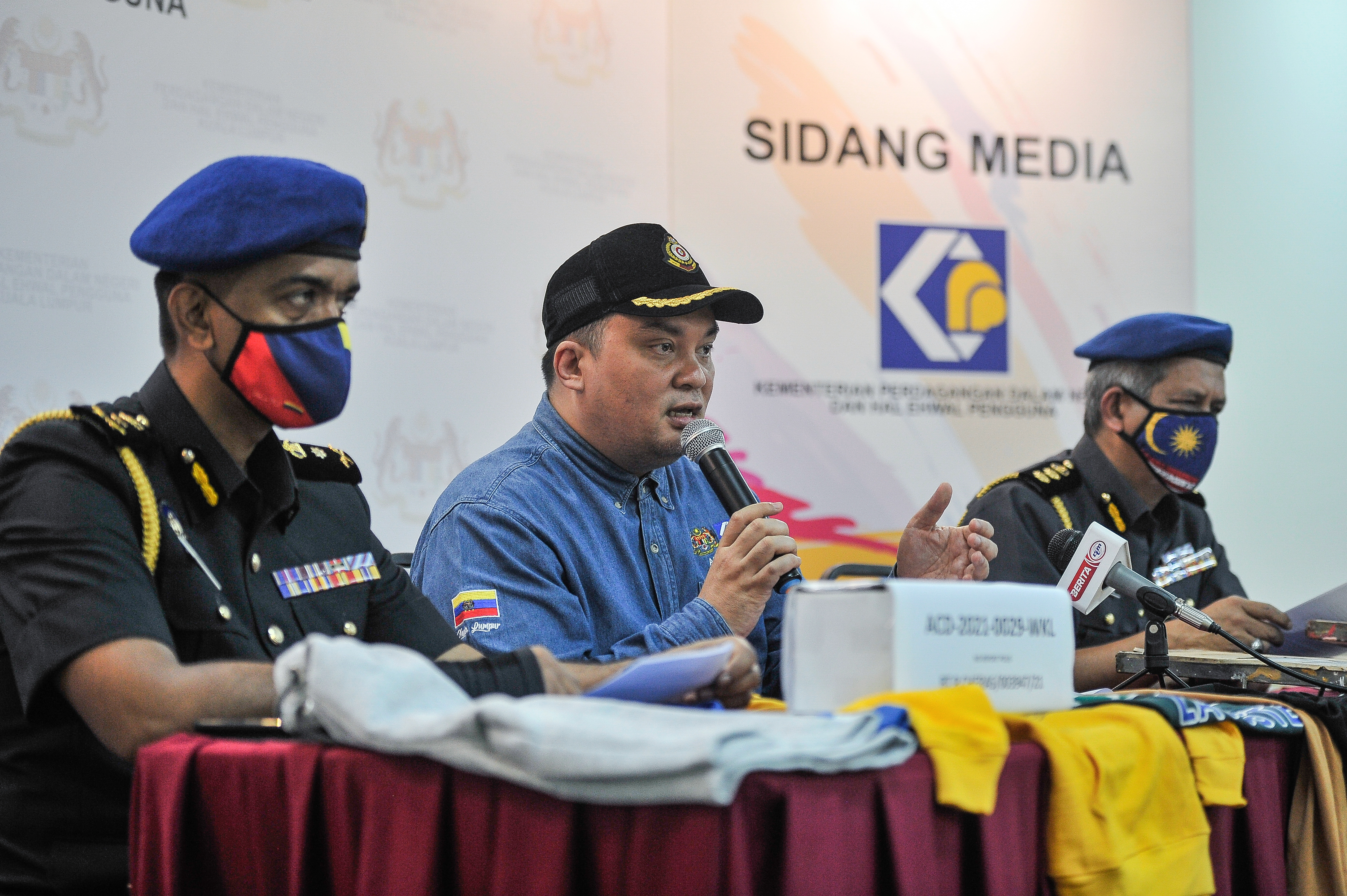 KPDNHEP serbu dua kilang cetak logo jenama tiruan didalangi warga asing
