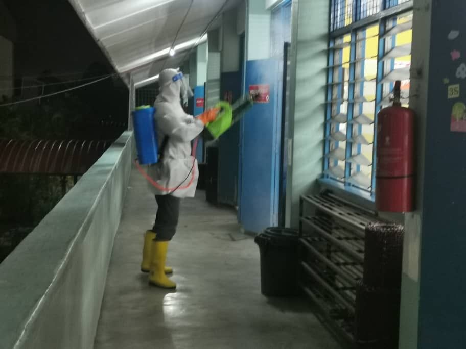 甲3校出现感染群 通报226宗冠病