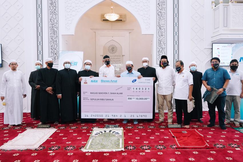 Masjid Seksyen 7 terima sumbangan RM10,000