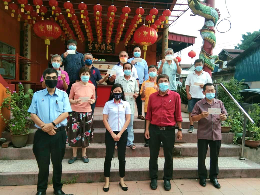 双溪威设祝福货架助“新穷人” 林怡威拨6万予10团体