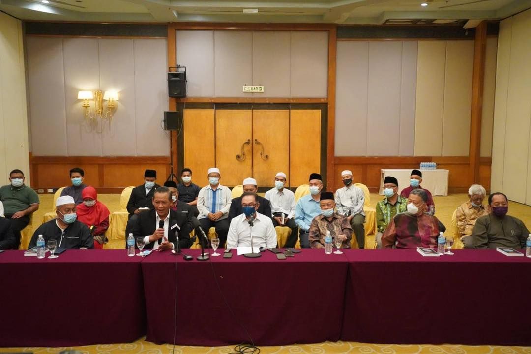 Mantan hakim syarie, bekas pemimpin PAS masuk KEADILAN