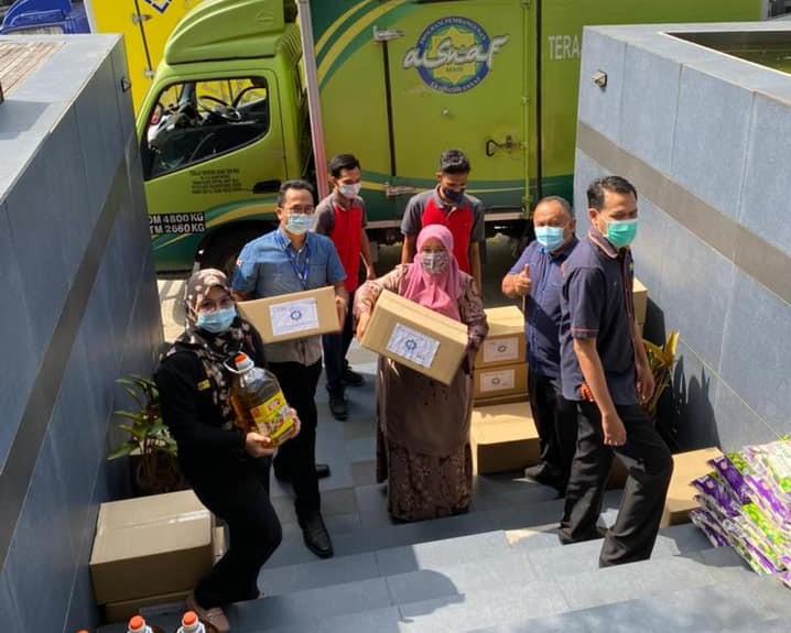 Mais agih 800 pek makanan hargai petugas hadapan