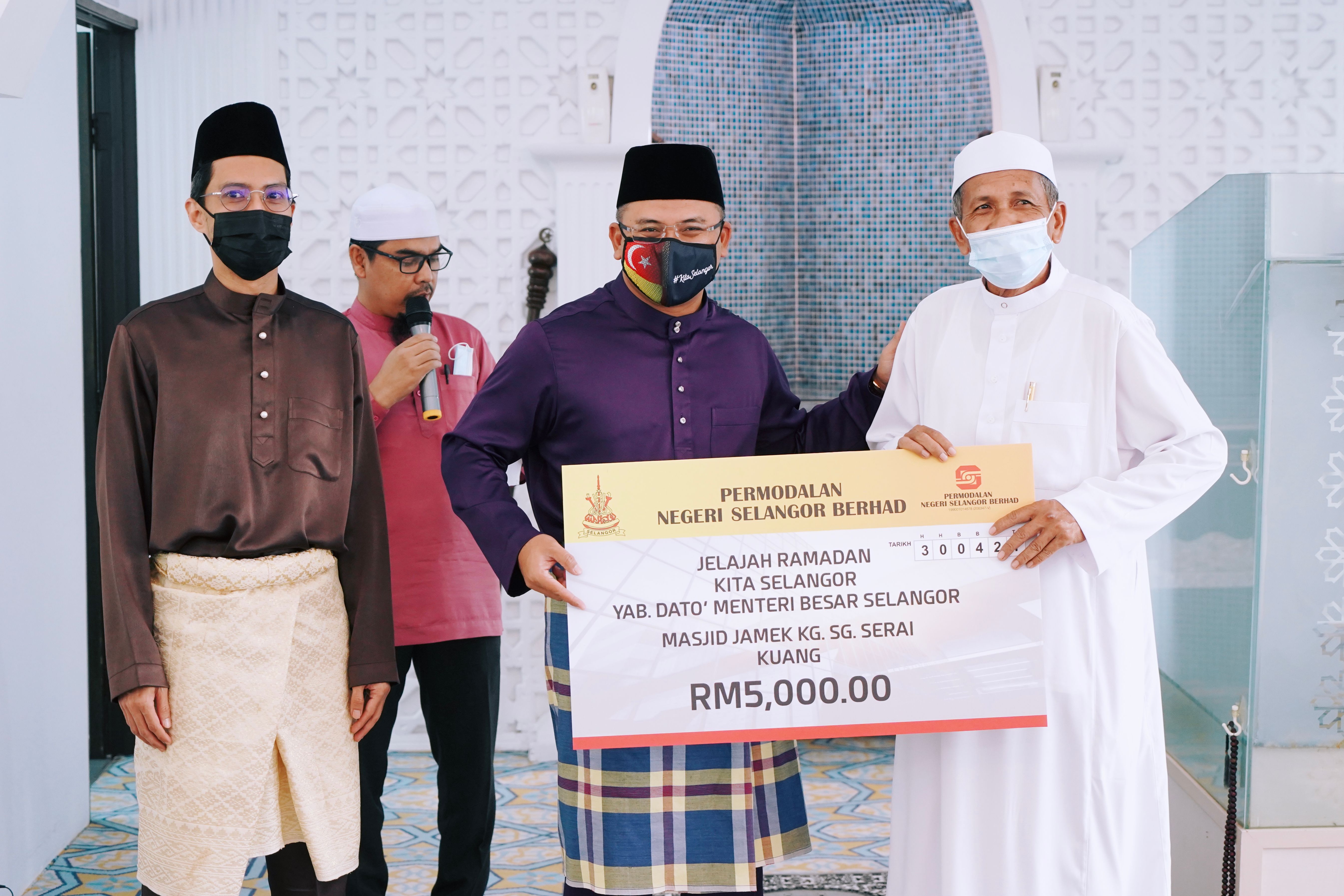 MB serah sumbangan RM100,000 kepada 20 masjid di Gombak