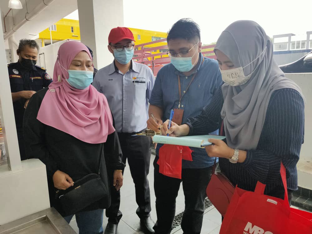 MBSA kompaun lima peniaga Pasar Moden Sri Muda