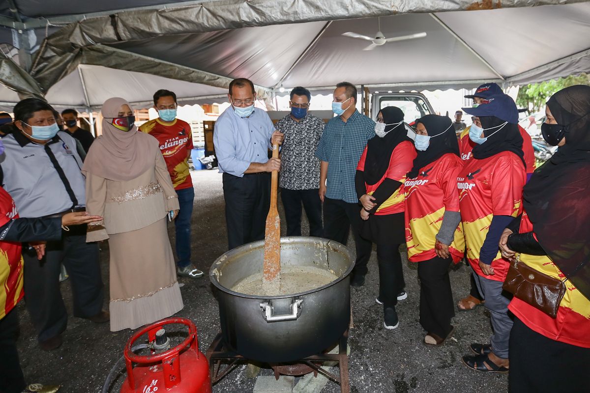 Team Selangor agih 30,000 pek bubur lambuk