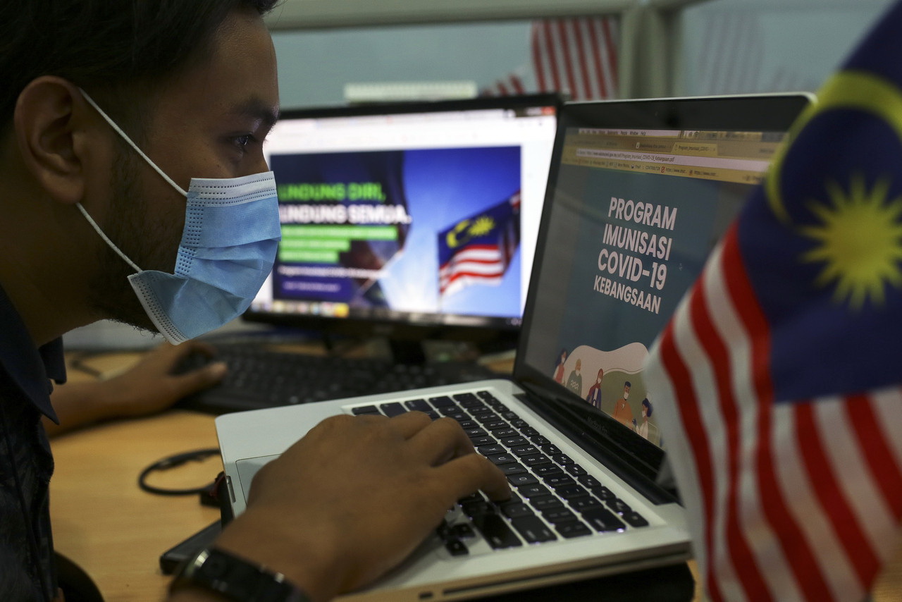 Penjawat awam terima bantuan khas Aidilfitri RM500