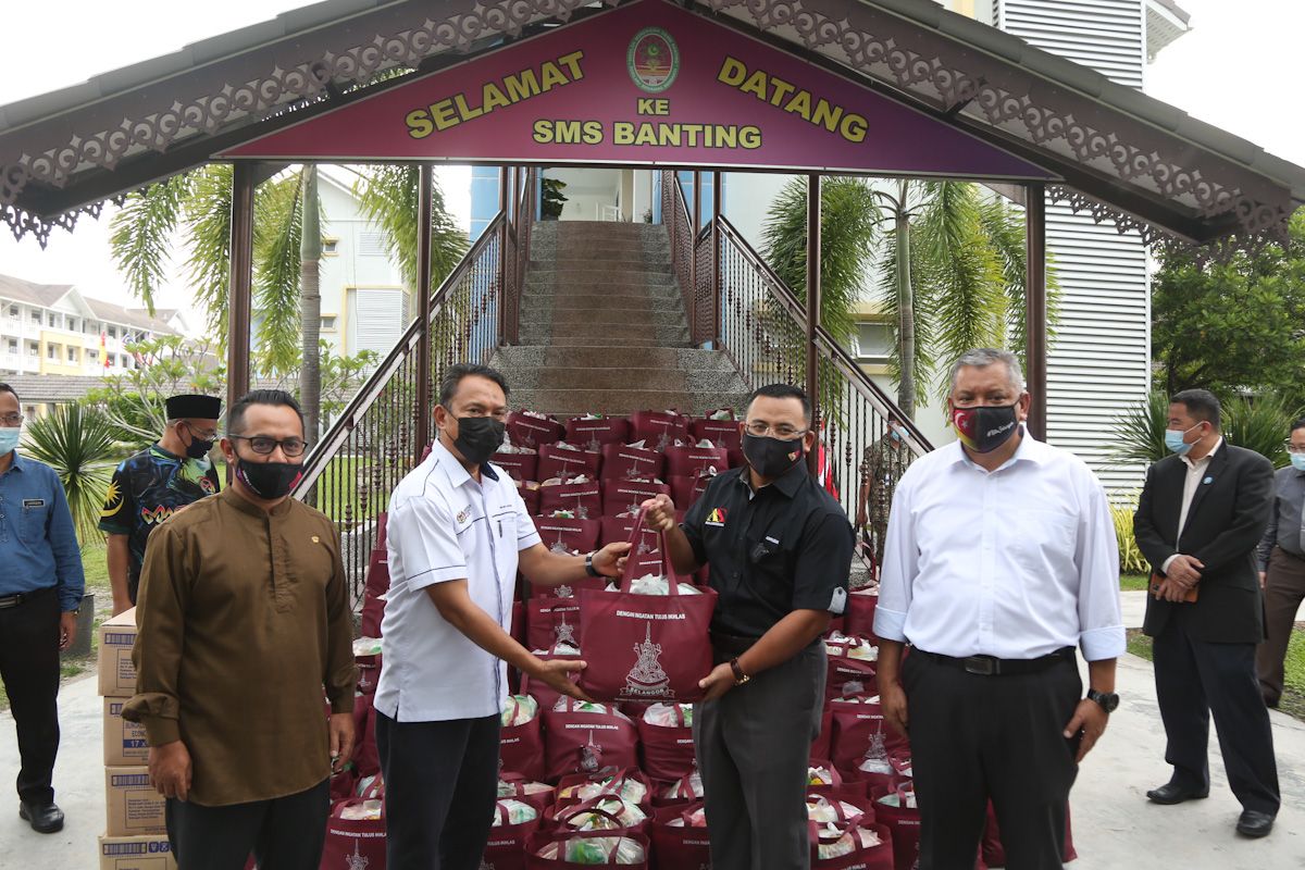 யு.பி.எஸ்.ஆர். தேர்வை   அகற்றும் நடவடிக்கைக்கு மந்திரி புசார்  ஆதரவு