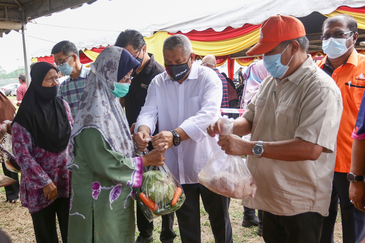DUN Morib agih makanan sejuk beku bantu penduduk terjejas PKP