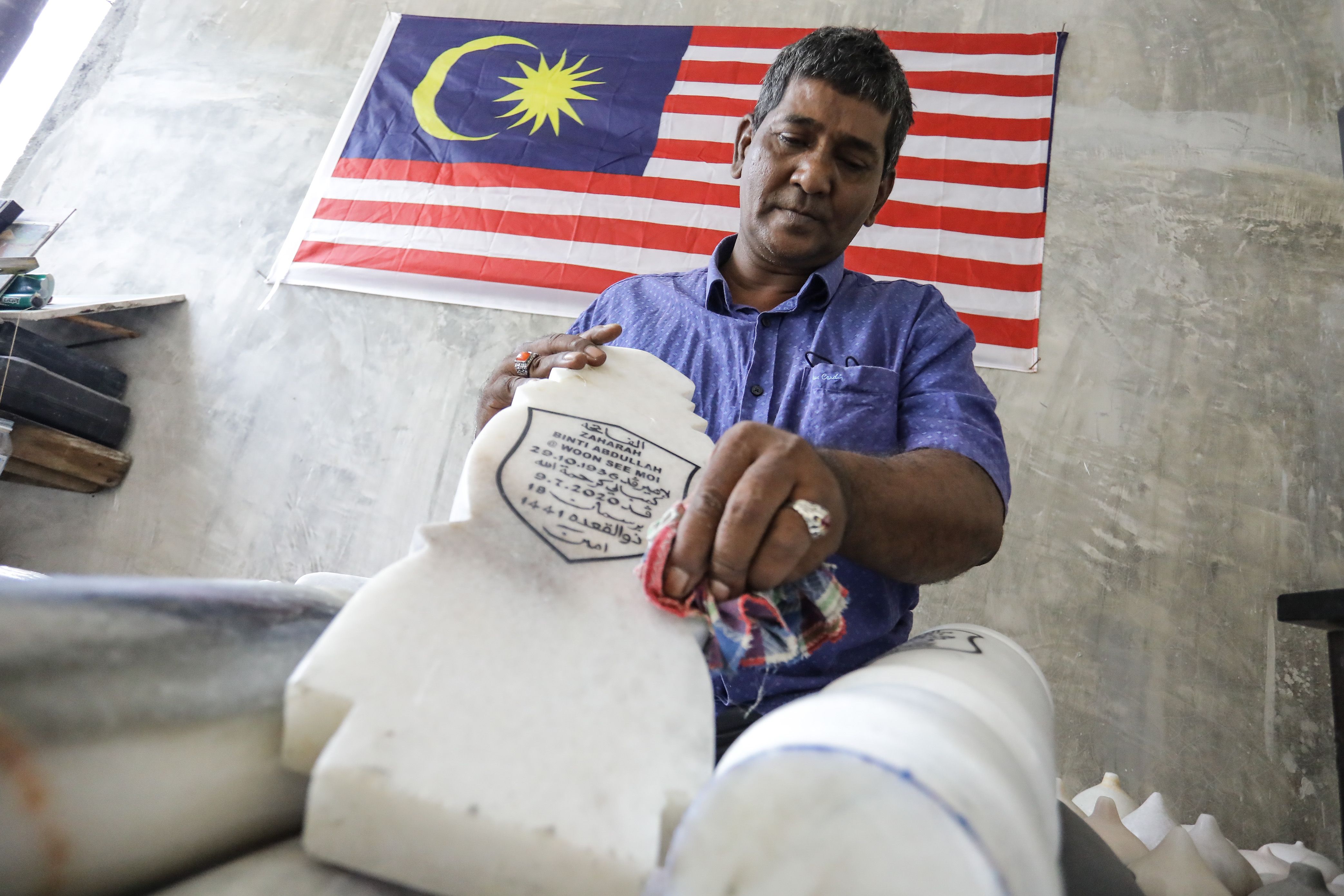 Dulu selongkar sampah, OKU raih rezeki dari kepok pusara ibu