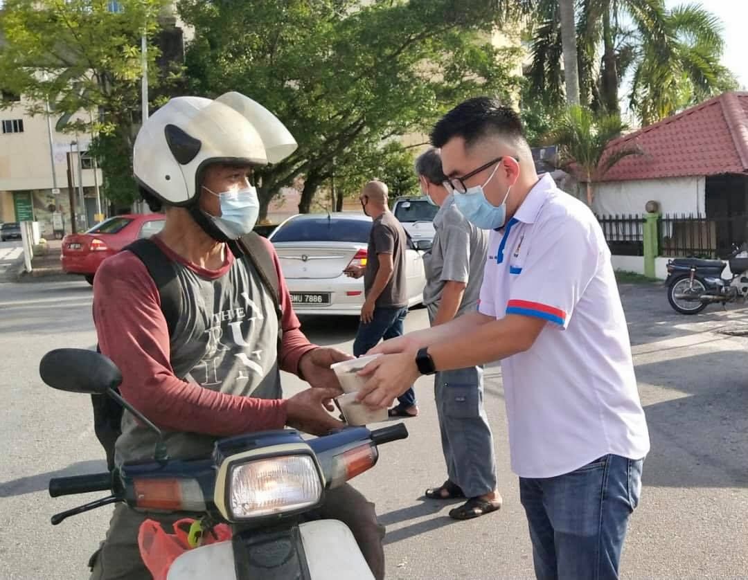 550 பேருக்கு நோன்புப் பெருநாள் பற்றுச்சீட்டுகள்-ரவாங் சட்டமன்ற உறுப்பினர் வழங்கினார்