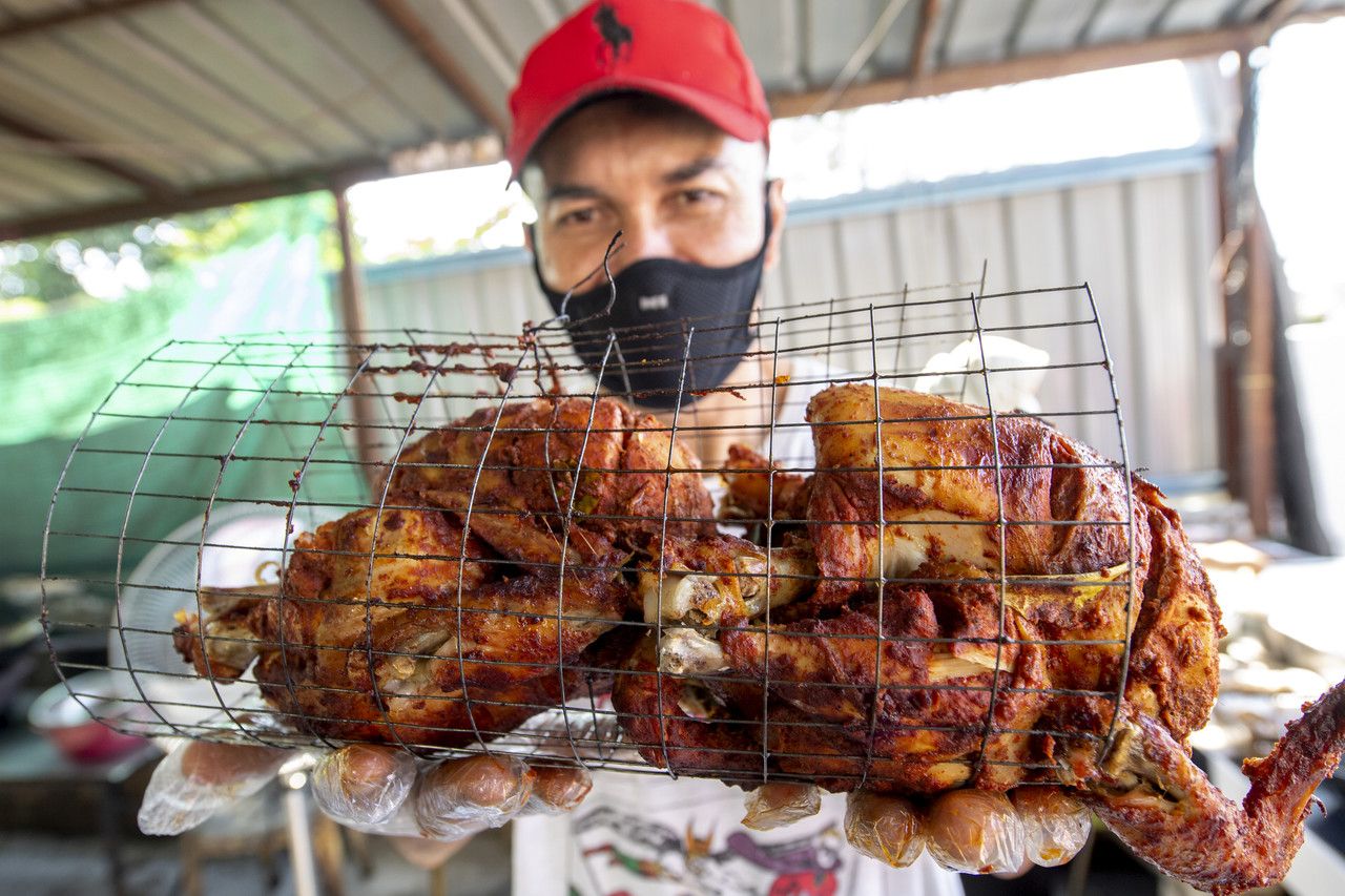 Laris dalam tempoh sejam, ayam tin menu istimewa Ramadan