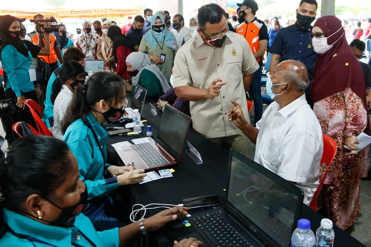 ImuniSel bantu warga emas, Orang Asli daftar suntikan vaksin