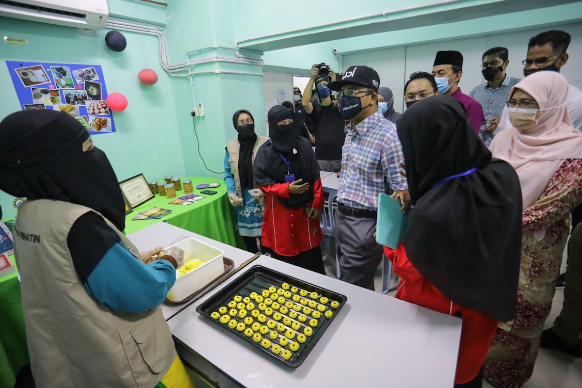 Aplikasi mudahkan warga PPR buat aduan, daftar program negeri