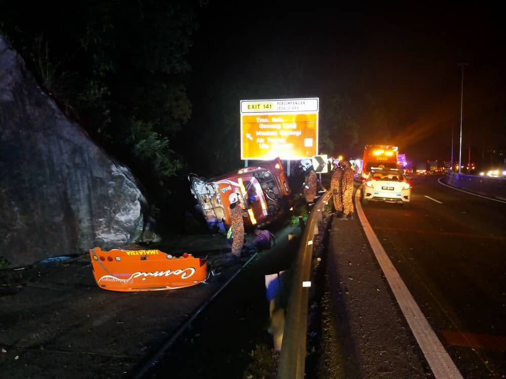 15 injured when express bus skids into drain on North-South Expressway