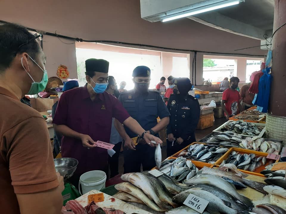 EXCO jamin bekalan ayam, daging cukup menjelang Aidilfitri