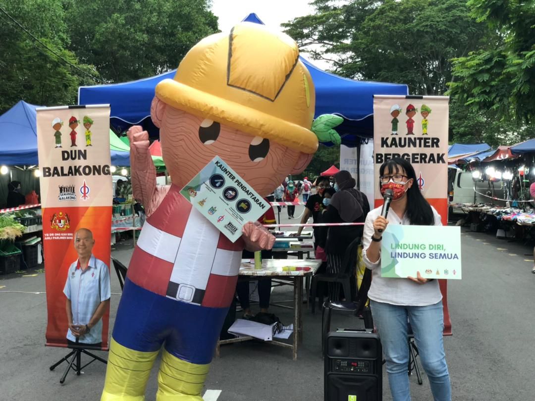 Si Balak tarik minat orang ramai daftar vaksin Covid-19